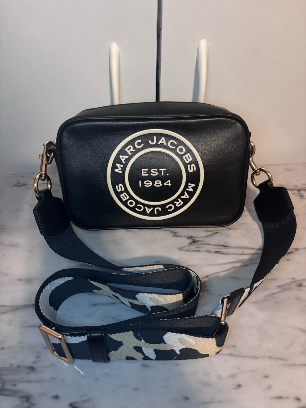 Marc Jacobs Signet Flash black leather camera crossbody bag